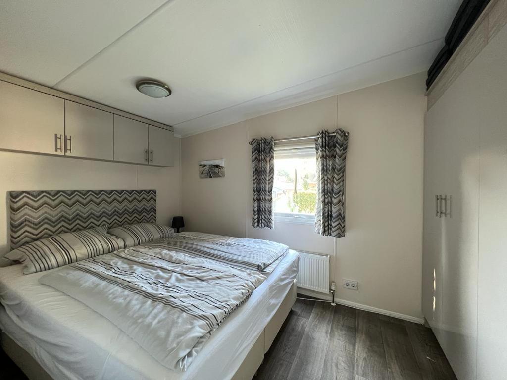 Chalet Am See Lathum Bagian luar foto