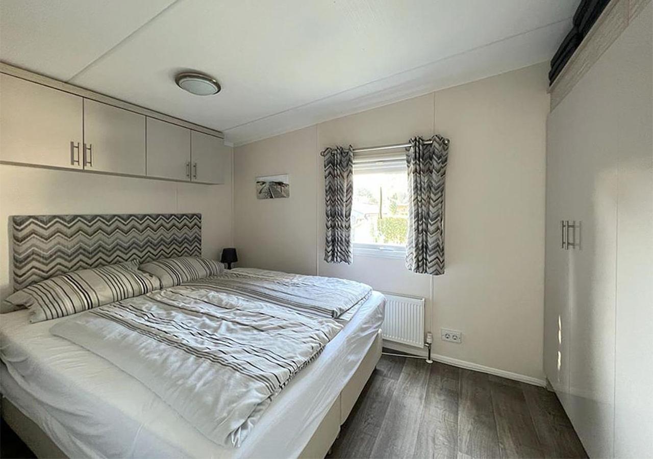 Chalet Am See Lathum Bagian luar foto