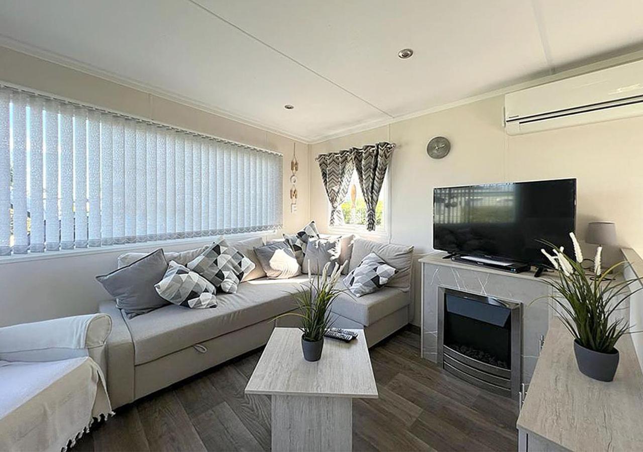 Chalet Am See Lathum Bagian luar foto