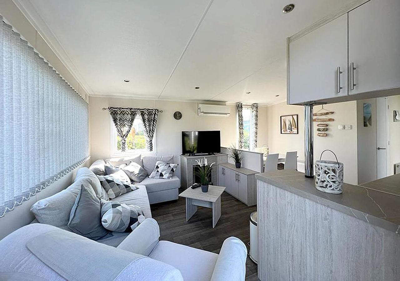 Chalet Am See Lathum Bagian luar foto